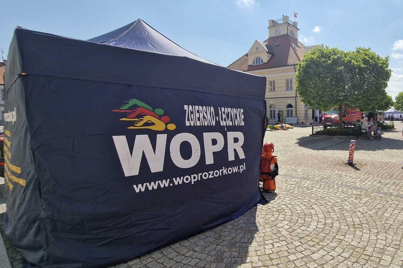 zdjecie pokazujac namiot reklamowy ZLWOPR